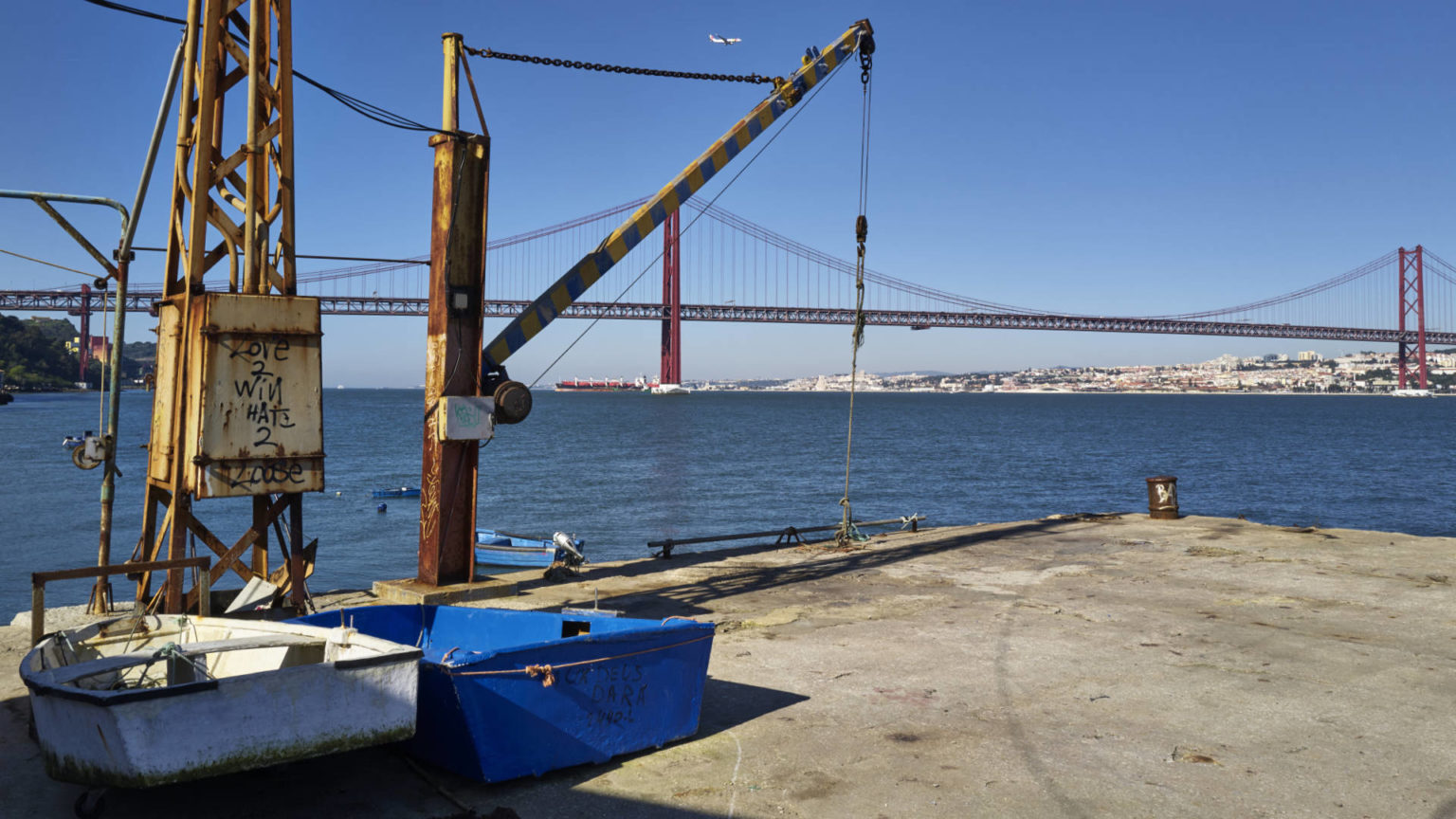 Die Piers "Quinta do Almaraz" am Tejo Ufer in Almada.