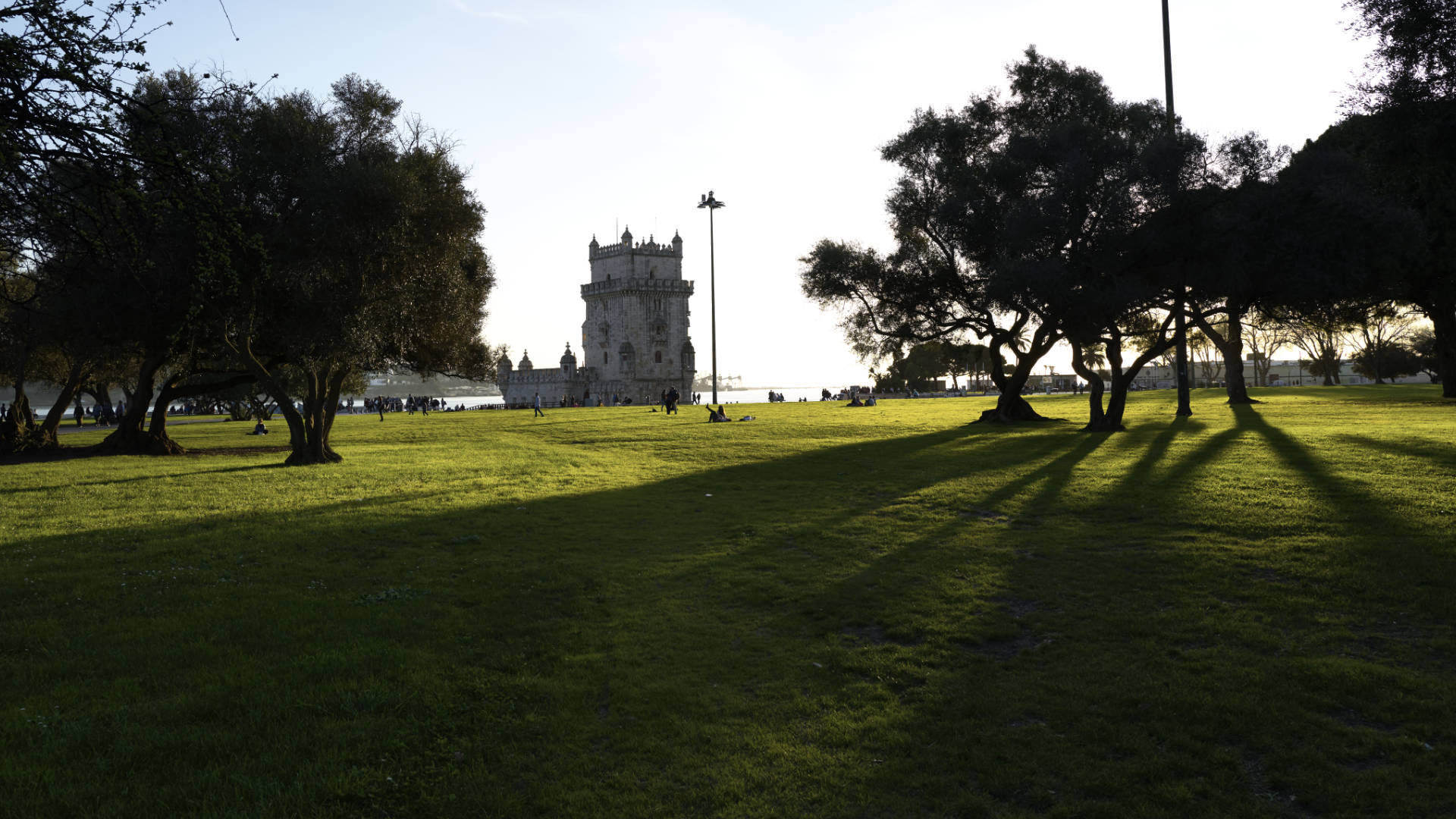 Sonnenuntergang am Torre de Belém in Lissabon.