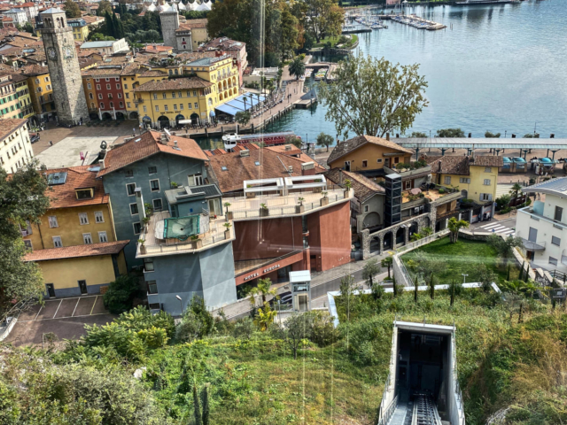 Die Standseilbahn hinauf zur Bastione di Riva.