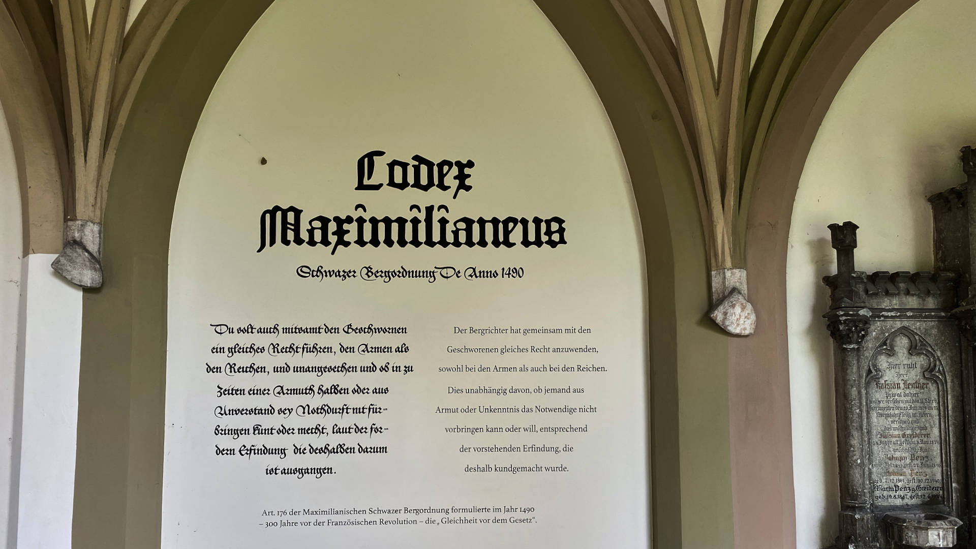 Der Codex Maximilianeus im Stadtpark Schwaz, Tirol.