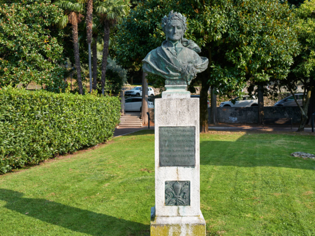 Die Büste des Dante Alighieri in Torbole, Lago di Garda.