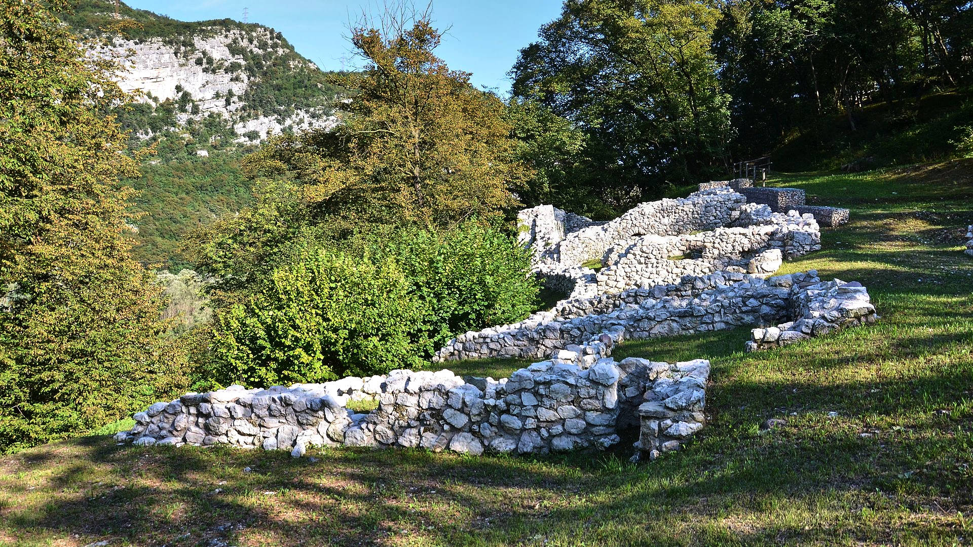 Römische Siedlung auf der Insel San Andrea im Lago di Loppio.