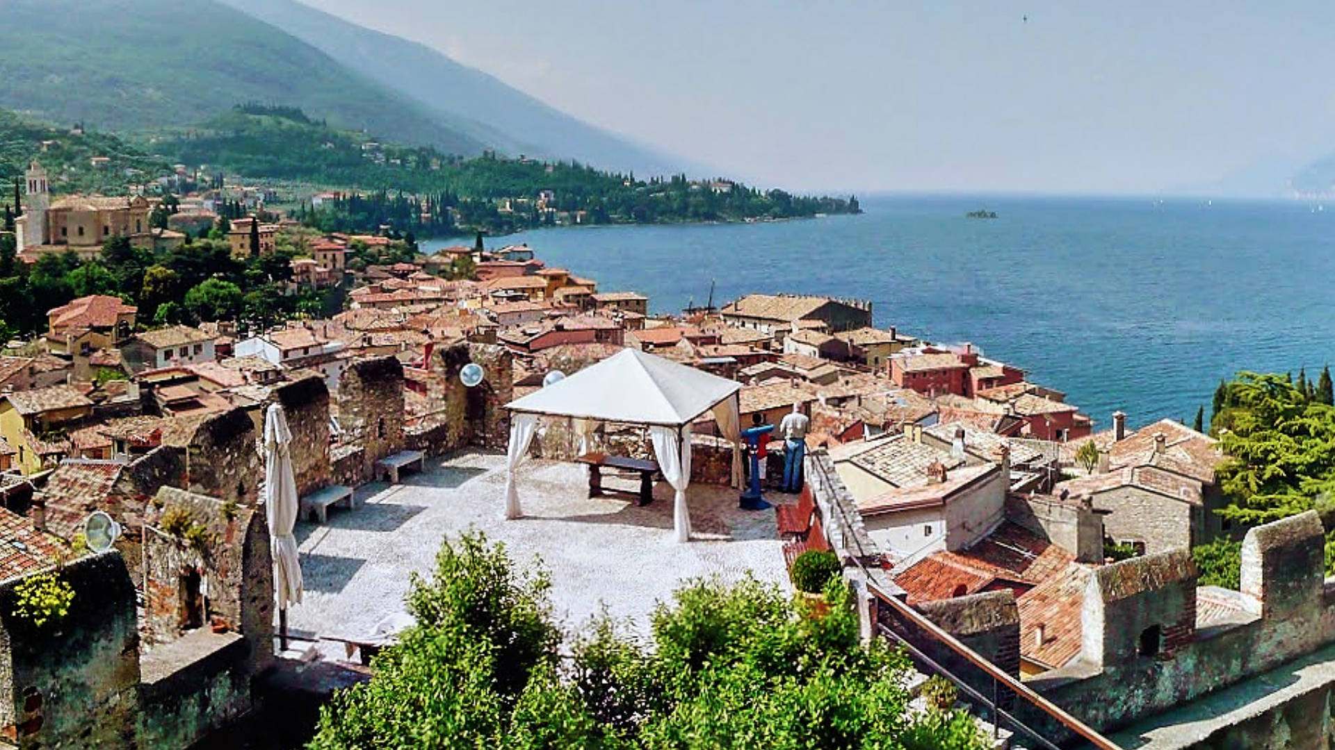 Blick von der Scaliger Burg in Malcesine auf den Lago.