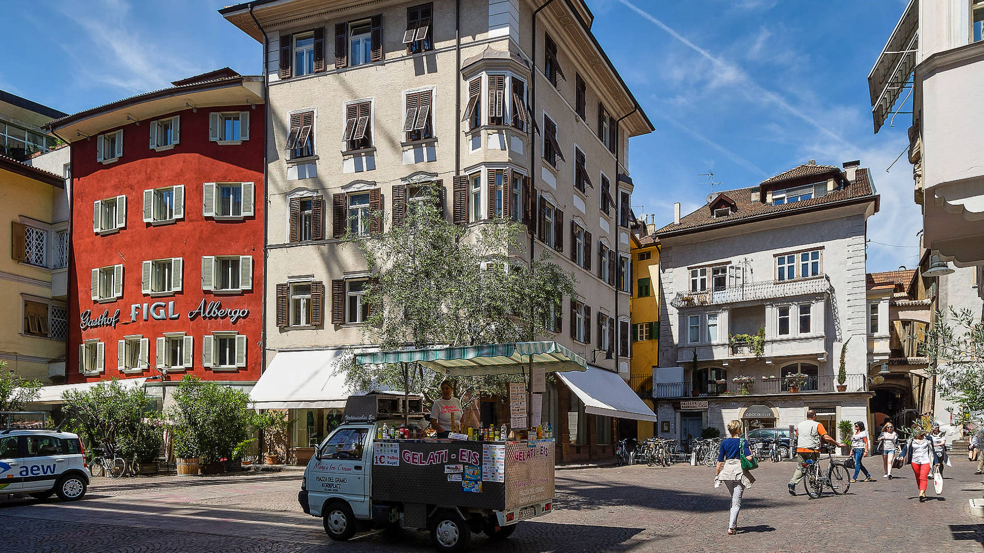 Bozen, planmässig als Marktsiedlung errichtet – der zentraler Markplatz genannt Kornplatz.