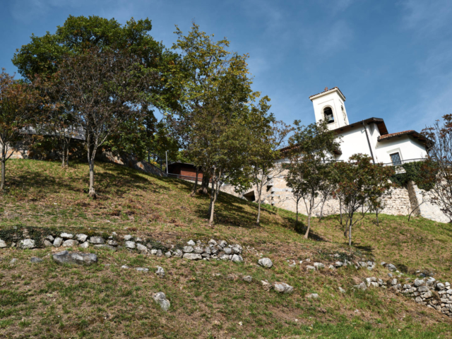 Die Chiesa parrocchiale di San Giorgio in Pregasina hoch über dem Gardasee.