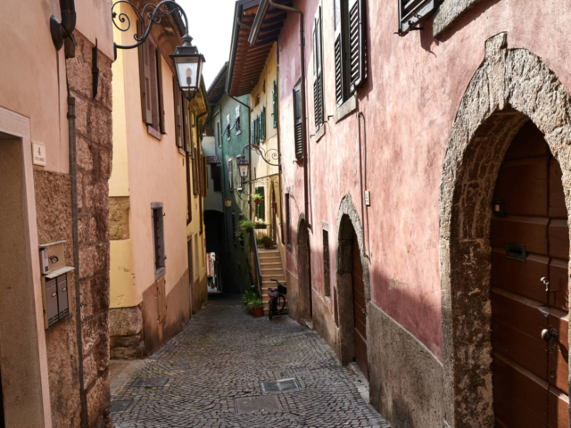 In den mittelalterlichen Gassen von Riva del Garda.