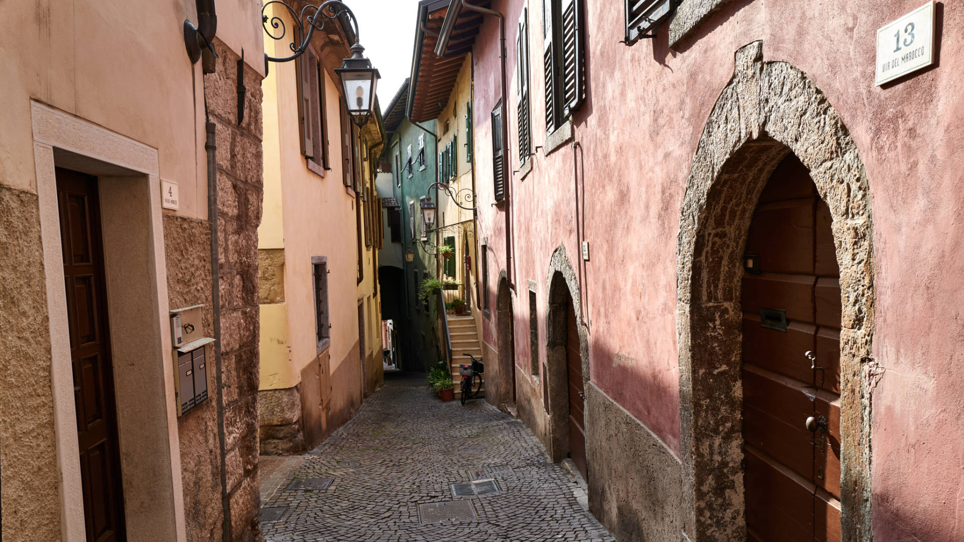 In den mittelalterlichen Gassen von Riva del Garda.