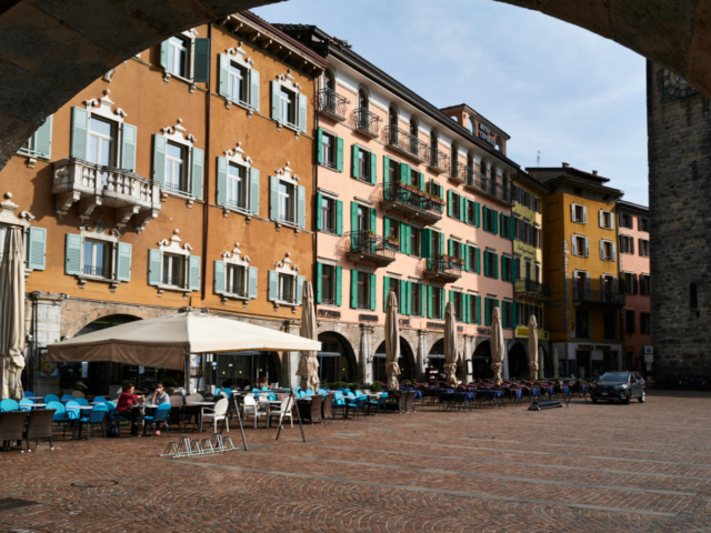 Blick auf den Piazza Catena Riva del Garda.