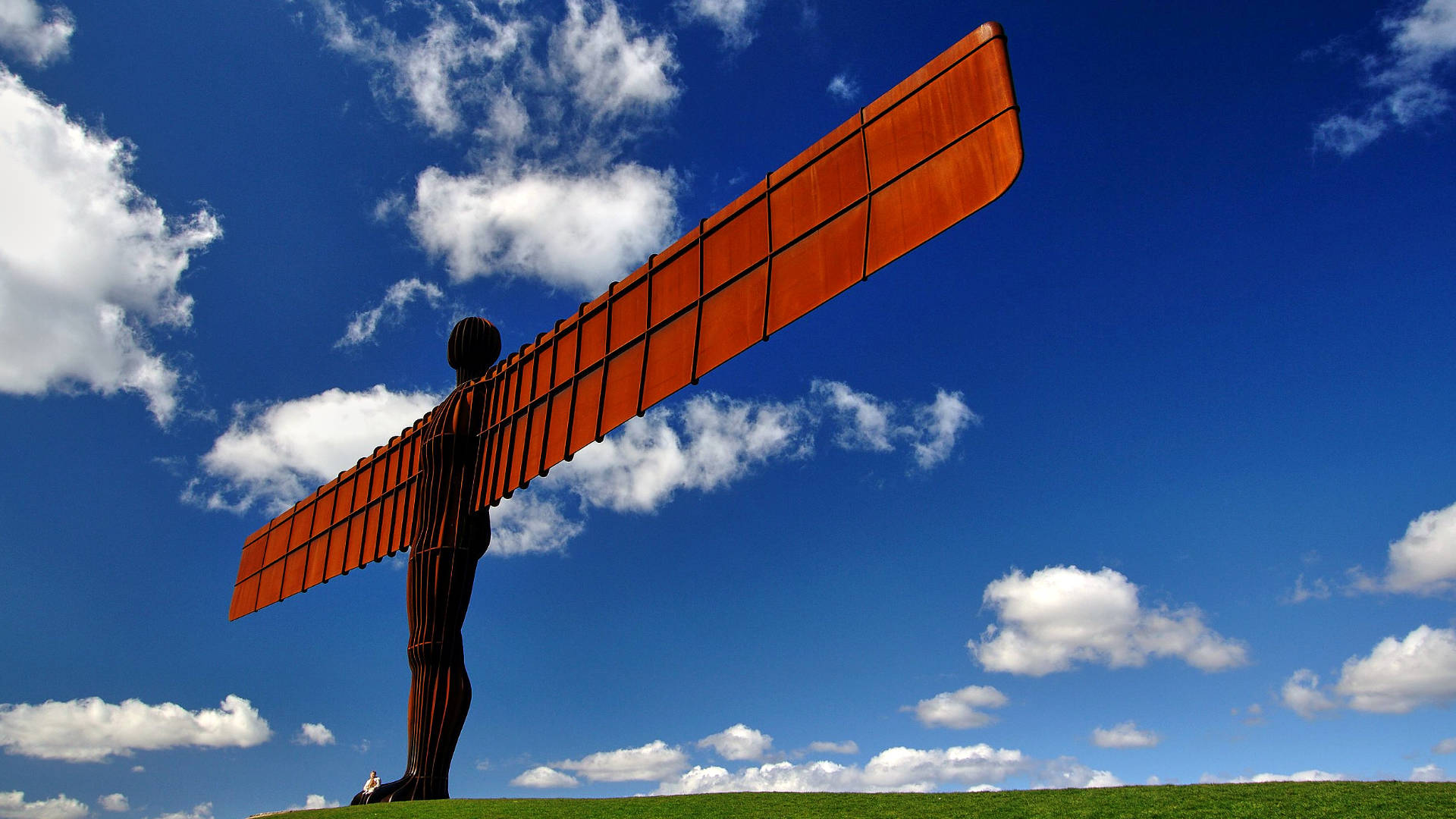 Sir Antony Mark David Gormley: Angel of the North (CCL: D.W. Clarke, color graded: I. Köhler).