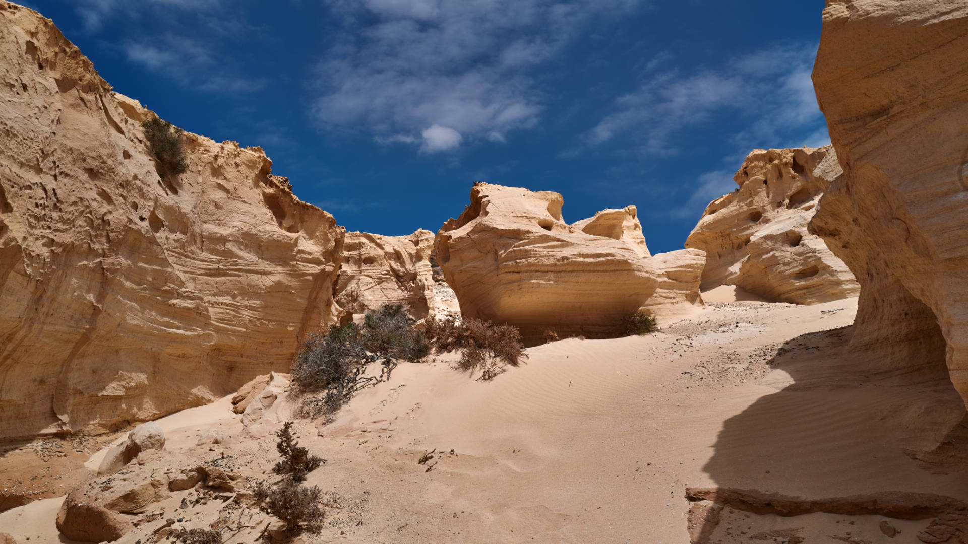 Vandalismus im Barranco de los Encantados nahe Tindaya Fuerteventura.