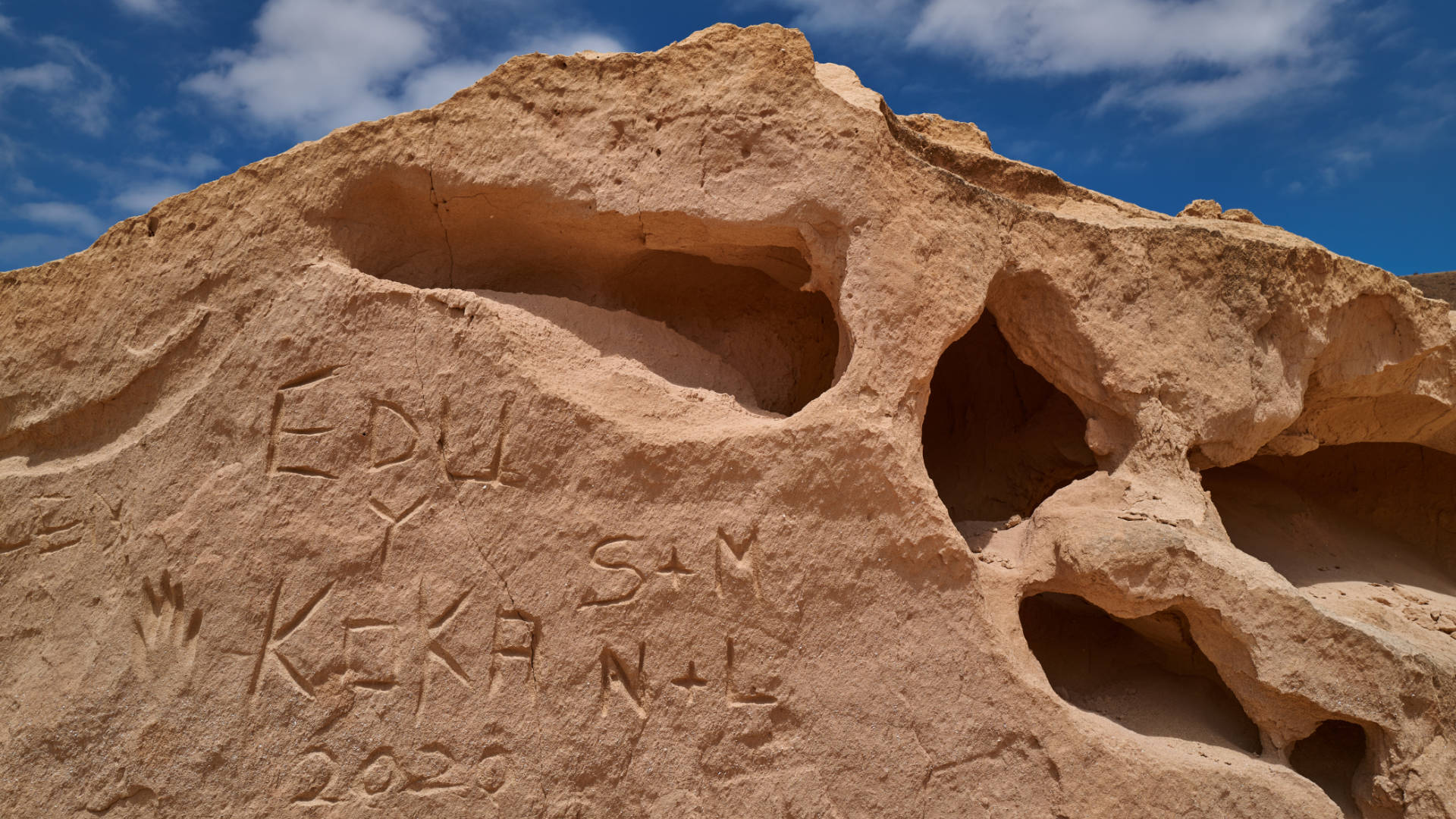 Vandalismus im Barranco de los Encantados nahe Tindaya Fuerteventura.