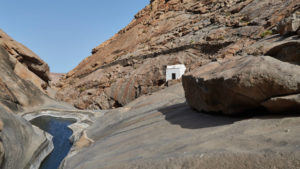 Iglesia de Nuestra Señora de la Peña und Cueva del Alcalde im Barranco de las Peñitas.