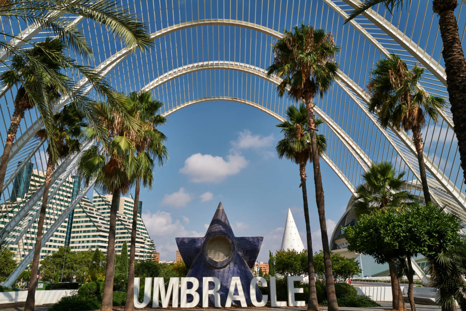 L’Umbracle Valencia – der zentrale gedachte Eingang Ciudad de las Artes y de las Ciencias.