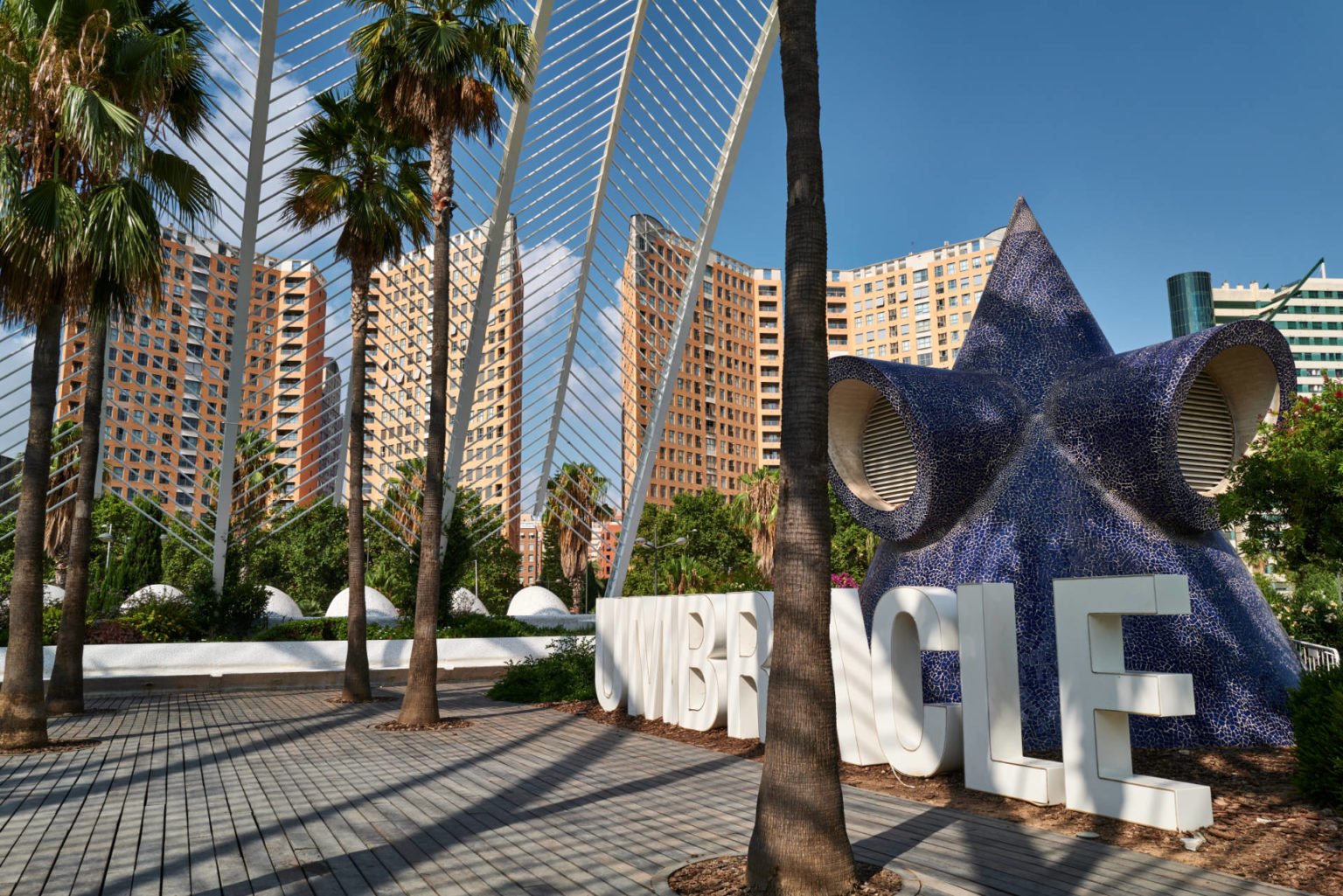 L’Umbracle Valencia – der zentrale gedachte Eingang Ciudad de las Artes y de las Ciencias.