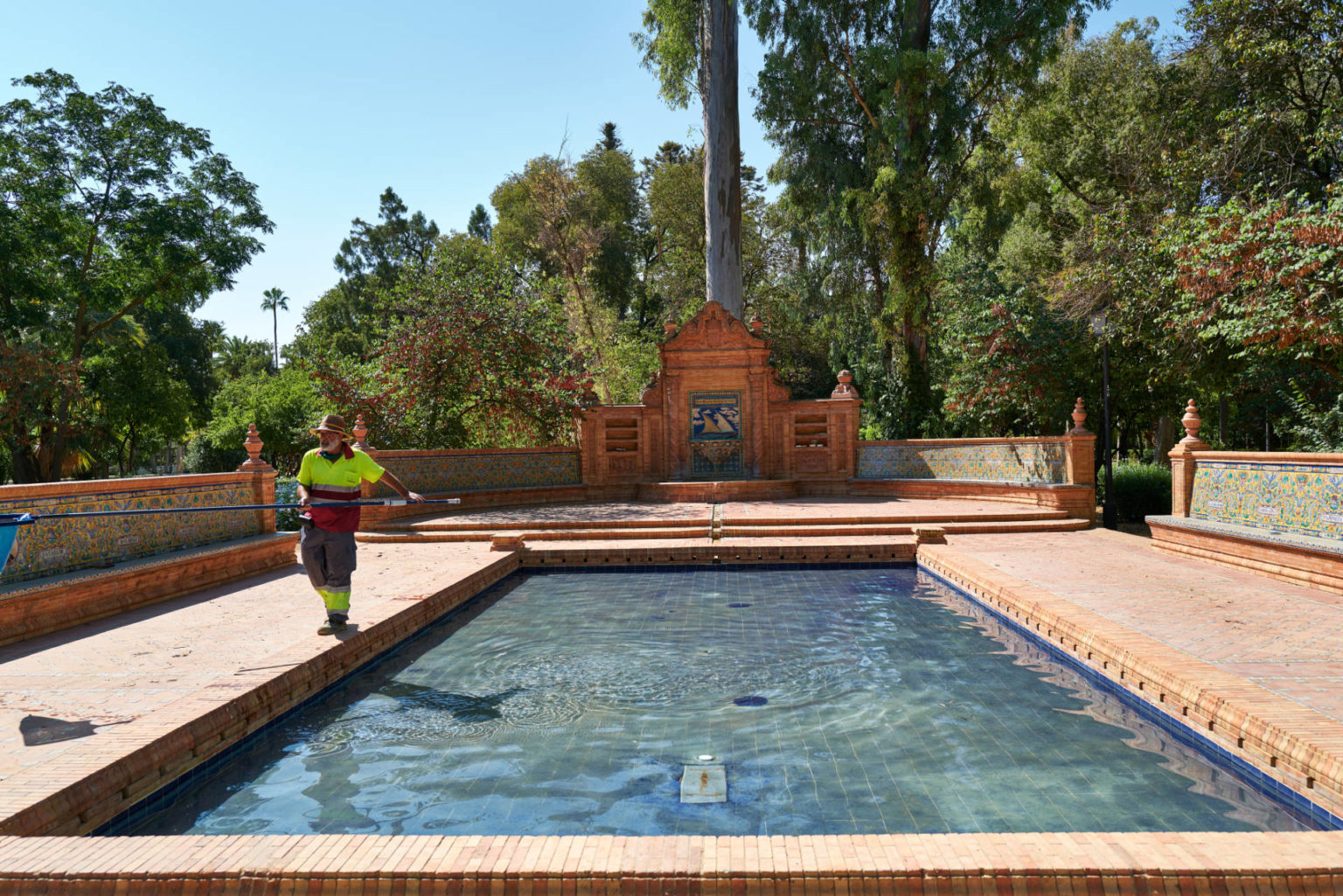 Glorieta de los Hermanos Álvarez Quintero – Parque de María Luisa Sevilla.