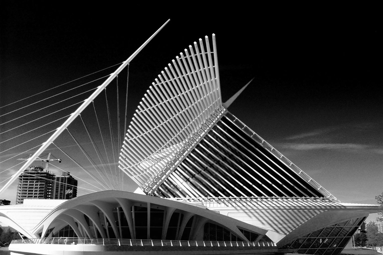 The Milwaukee Art Museum, Milwaukee, USA (1994–2001).