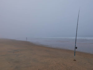 Ein einsamer Angler am Cala del Calé Punta Umbría.