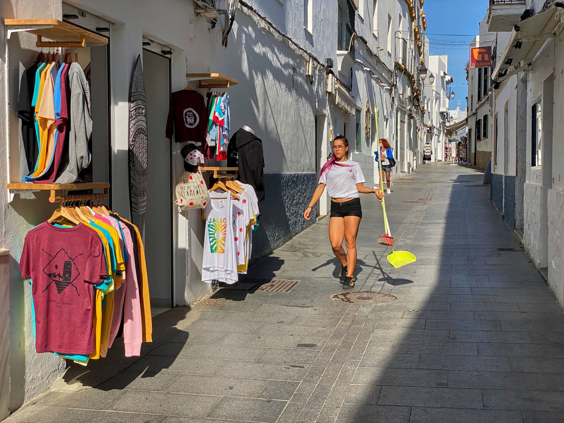 Calle de Cádiz, Conil de la Frontera – schöne Boutiquen sämen die Strasse.