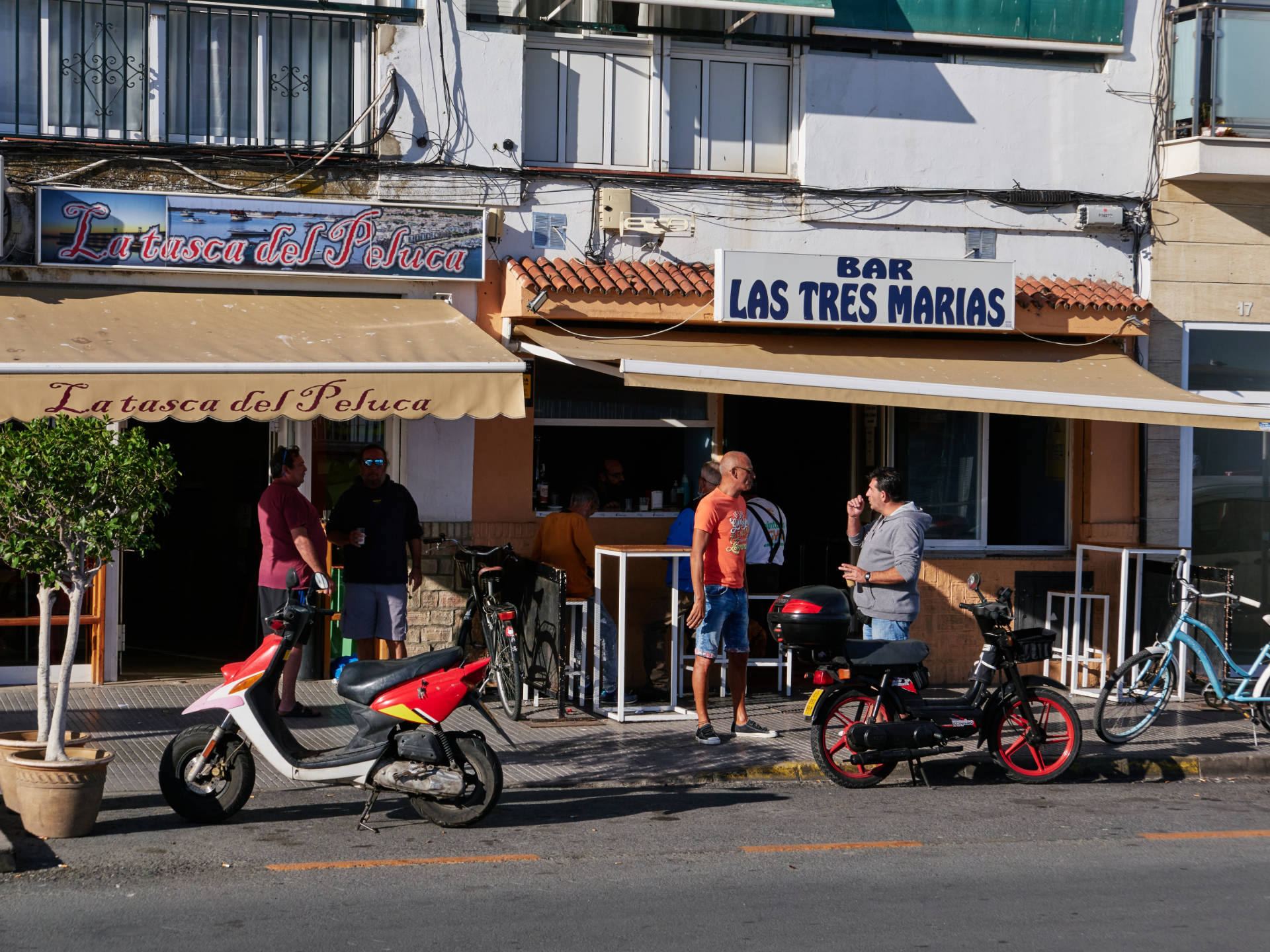 Die Bar Las Tres Marias an der Muelle de la Cofradía Punta Umbría.