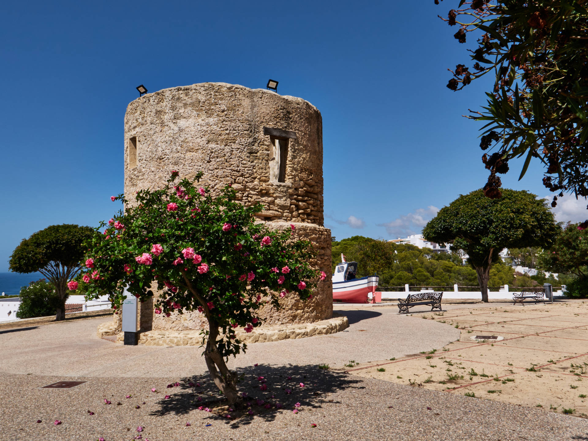 Die Mühle am Plaza de Molino im Barrio de las Flores, Conil de la Frontera.