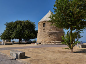 Historische Windmühle über Vejer de la Frontera.