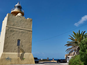 Faro de cabo Roche über Puerto de Conil.