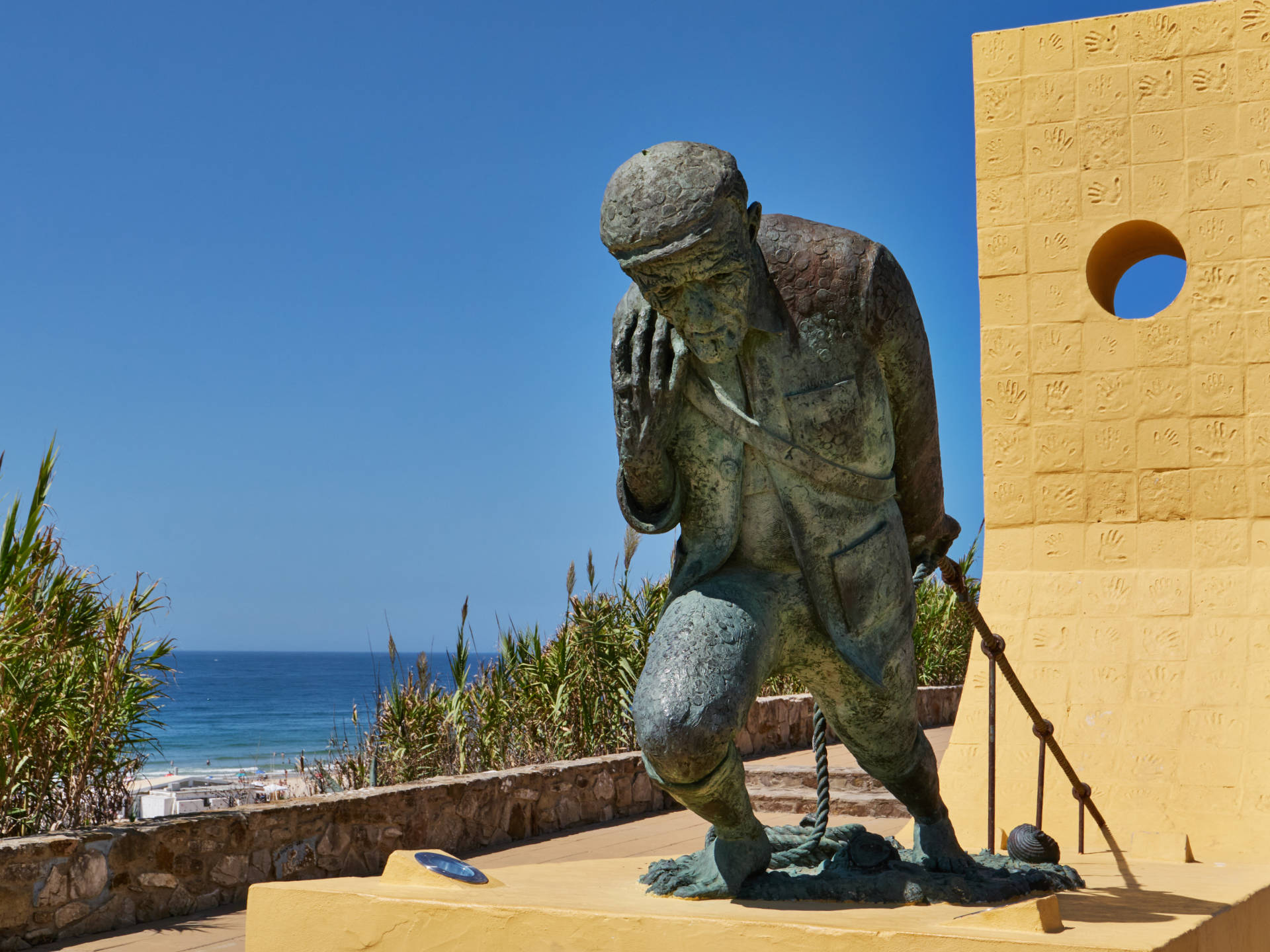 Mirador de la Atalaya mit der Escultura Jabeguero, Conil de la Frontera.