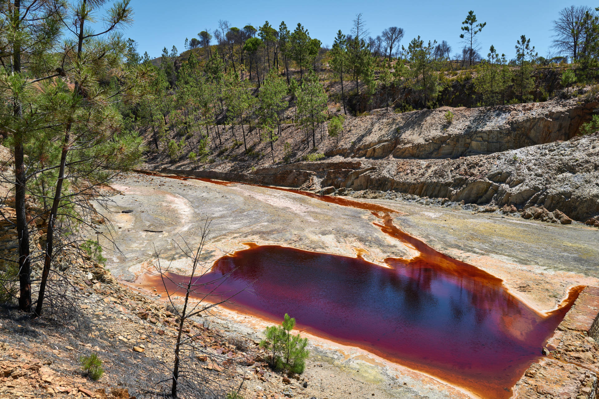 Der Río Tinto im Quellgebiet der Peña del Hierro.