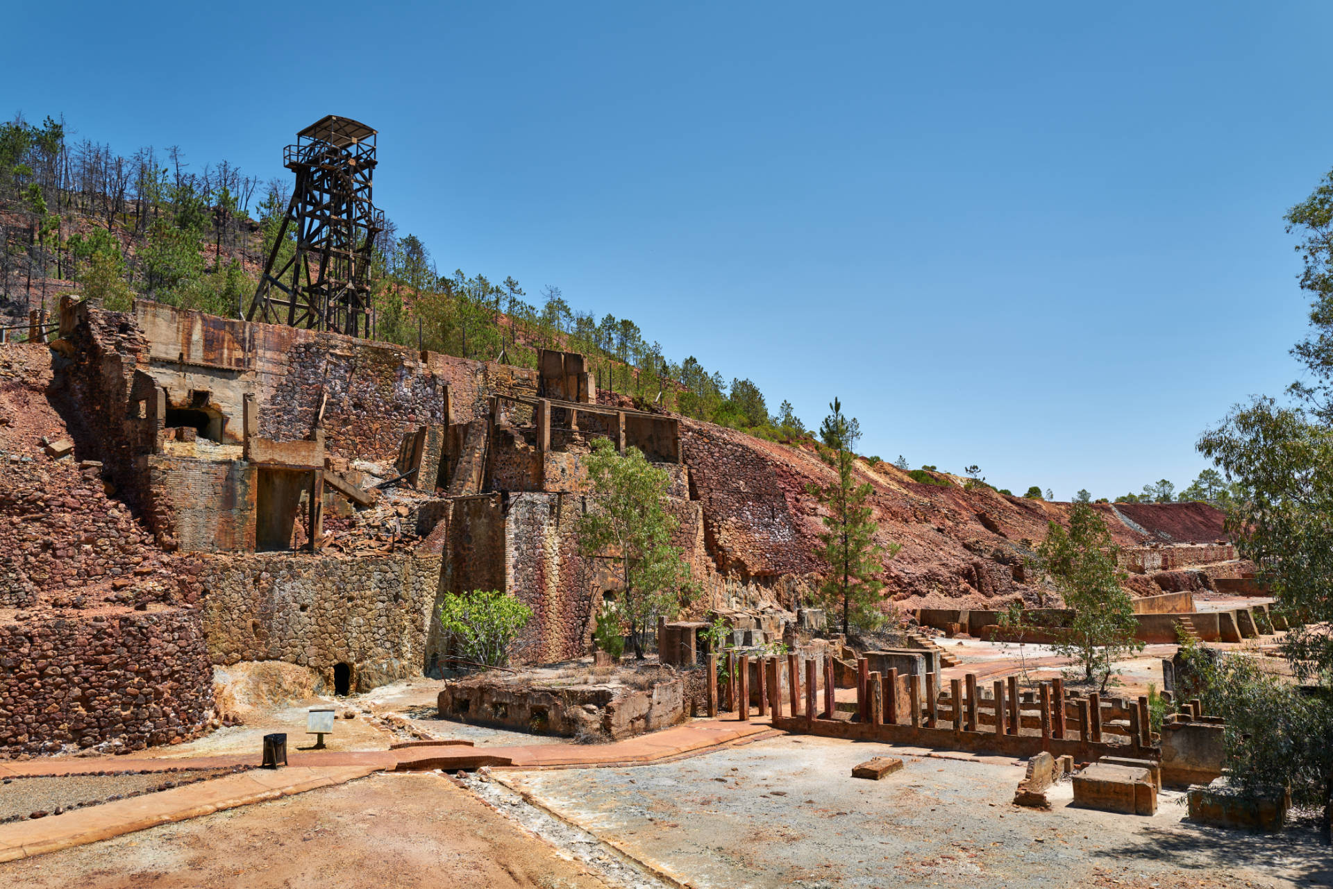 Die alte Mine Peña del Hierro.