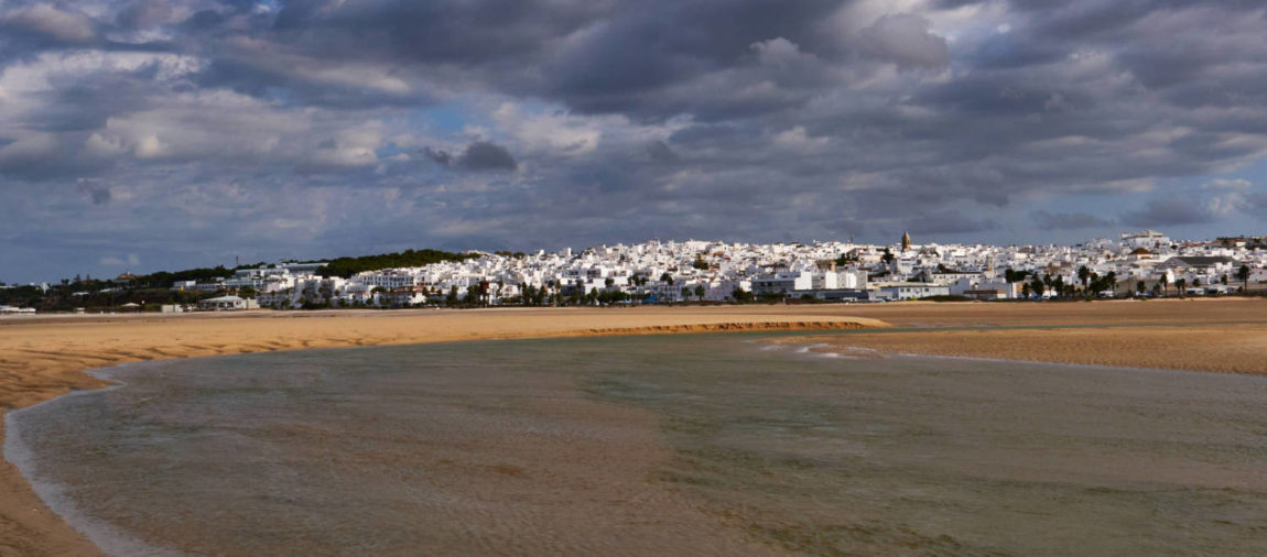 Der Strand von Conil de la Frontera am frühen Morgen.