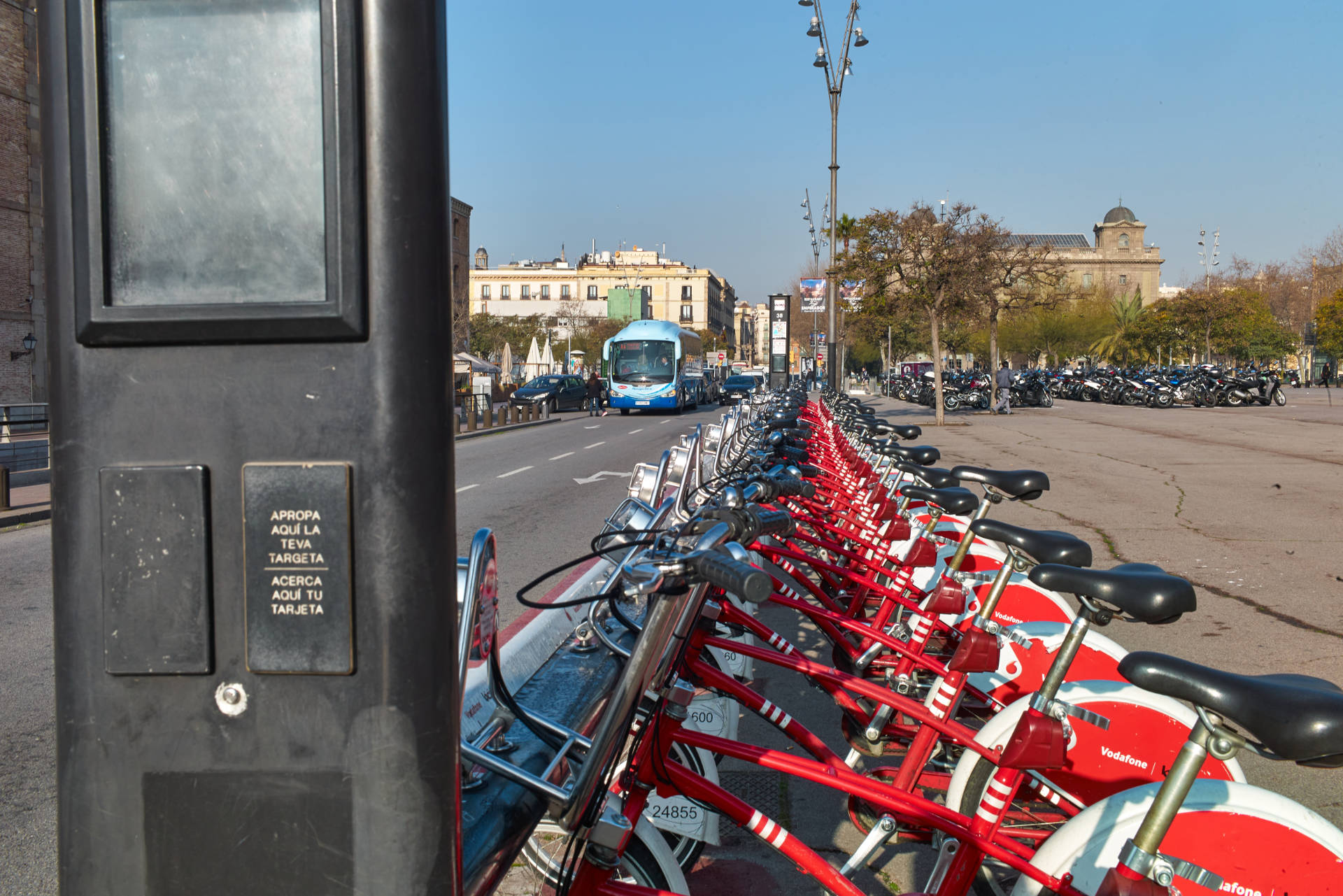 bicing Barcelona – Radständer am Palau de Mar 2014.