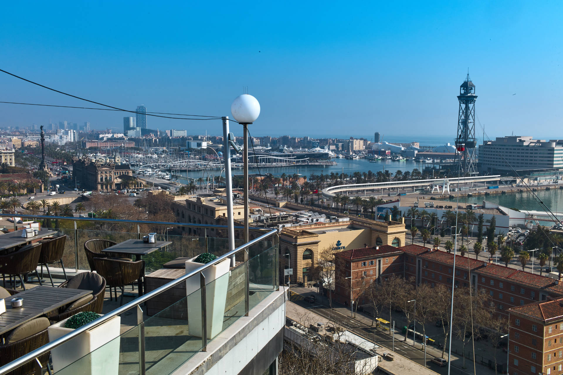 Barcelona – Teleférico del Puerto, Blick von Miramar hinüber zu Jaum I.