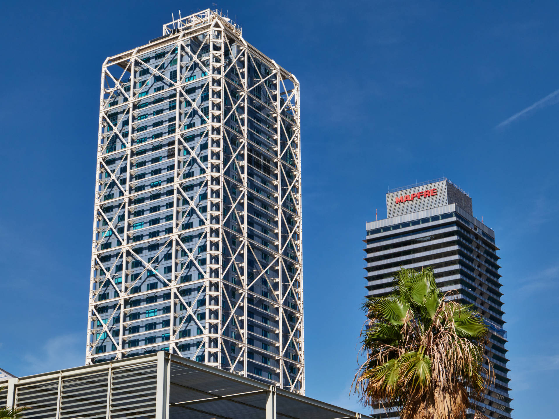 Barcelona – Blue Building und Torre Mapfre.