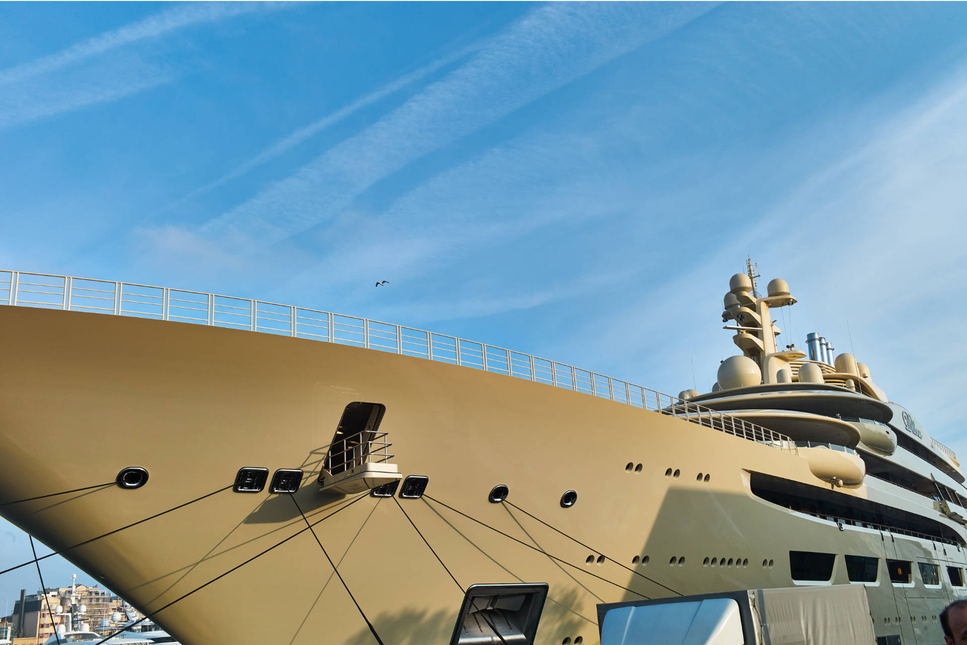 Barcelona – Port Vell, die Superyacht Dilbar.