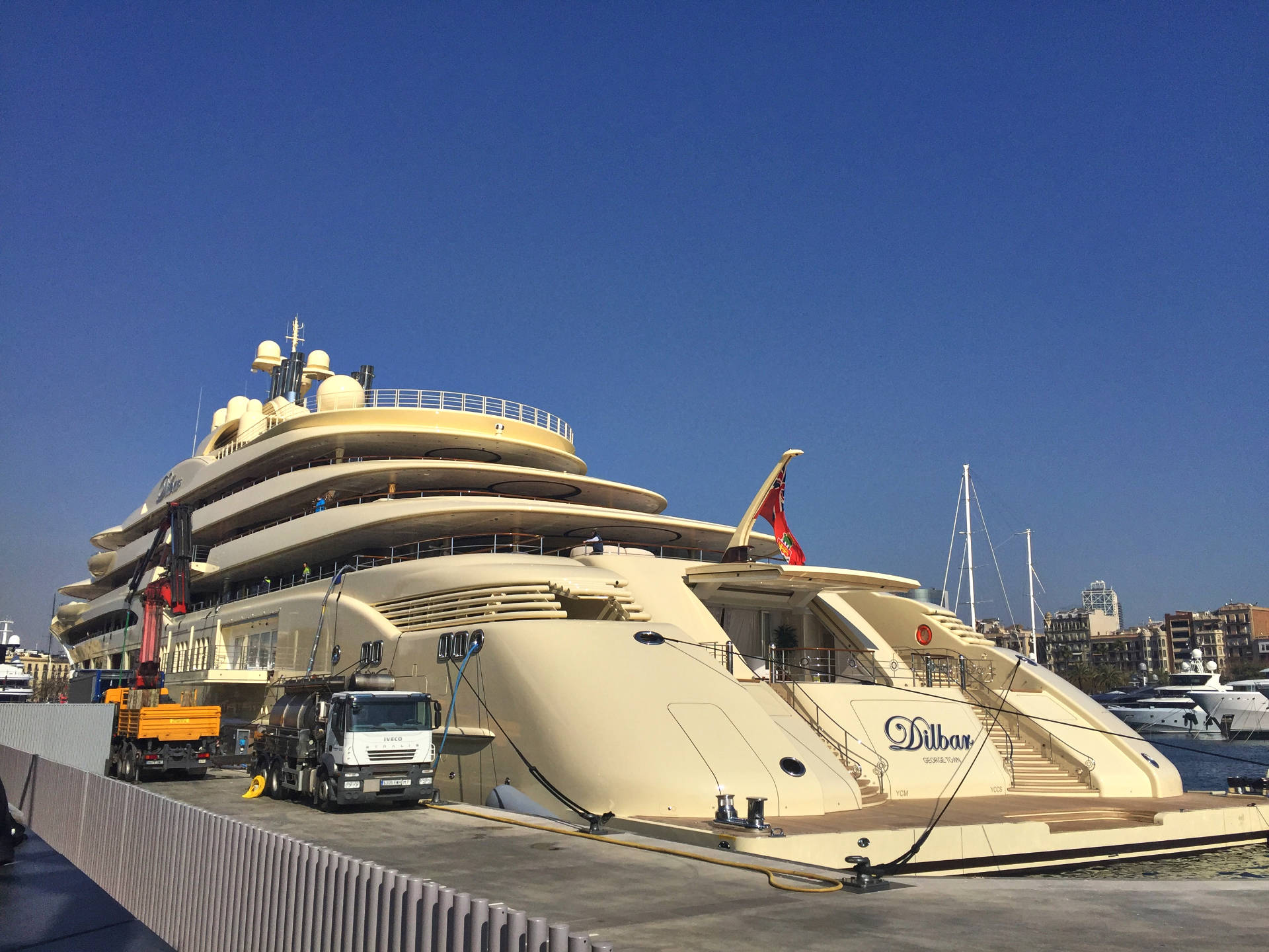 Barcelona – Port Vell, die Superyacht Dilbar.