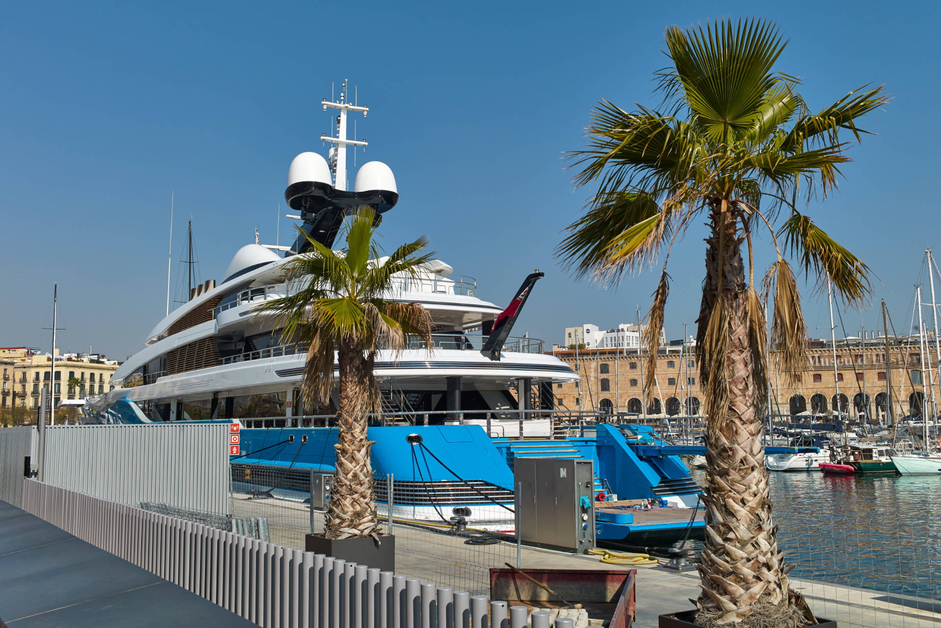 Barcelona – Port Vell, die Superyacht Madame Gu.