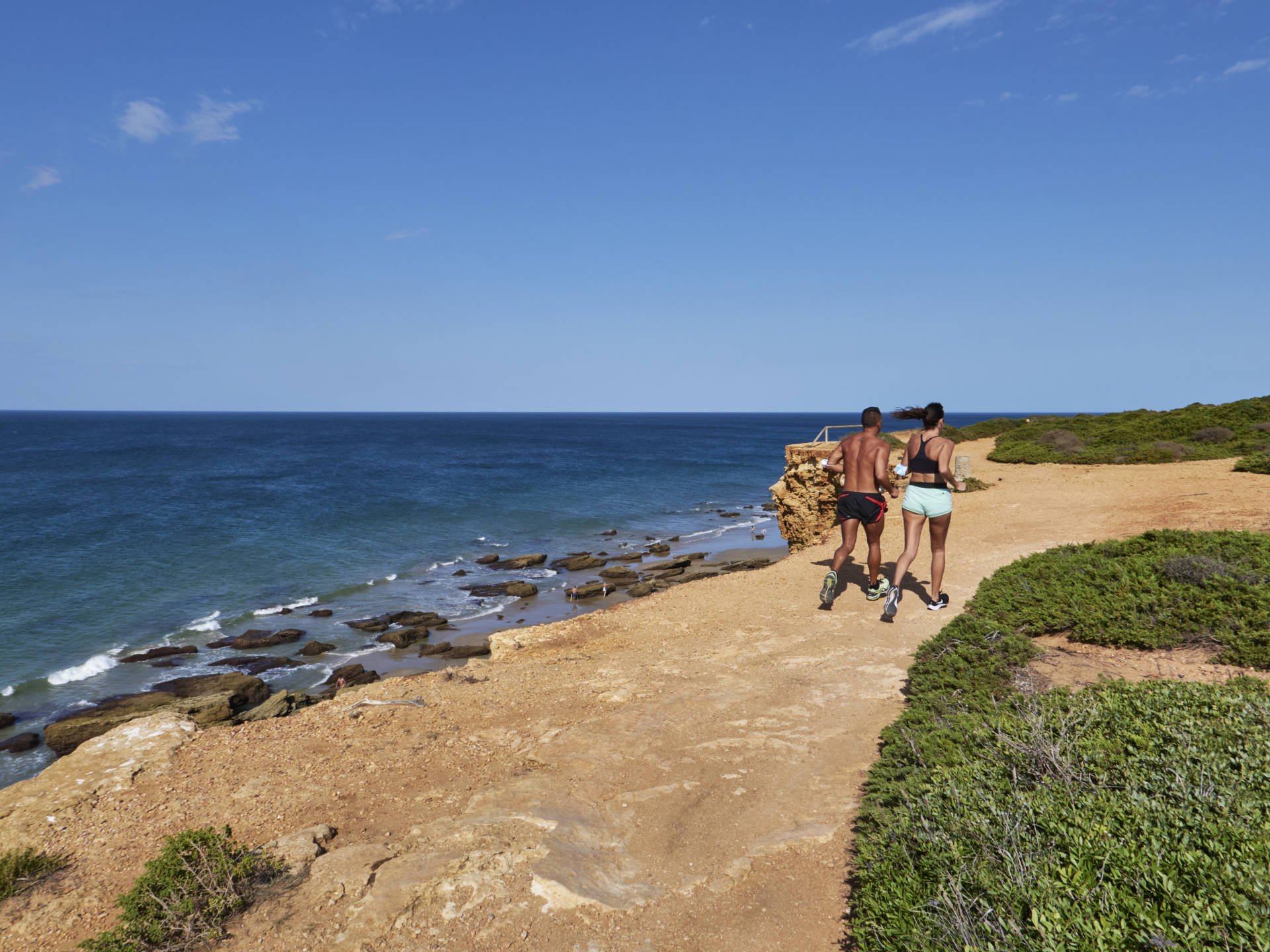 Trails am Faro de Cabo Roche Andalusien Spanien.