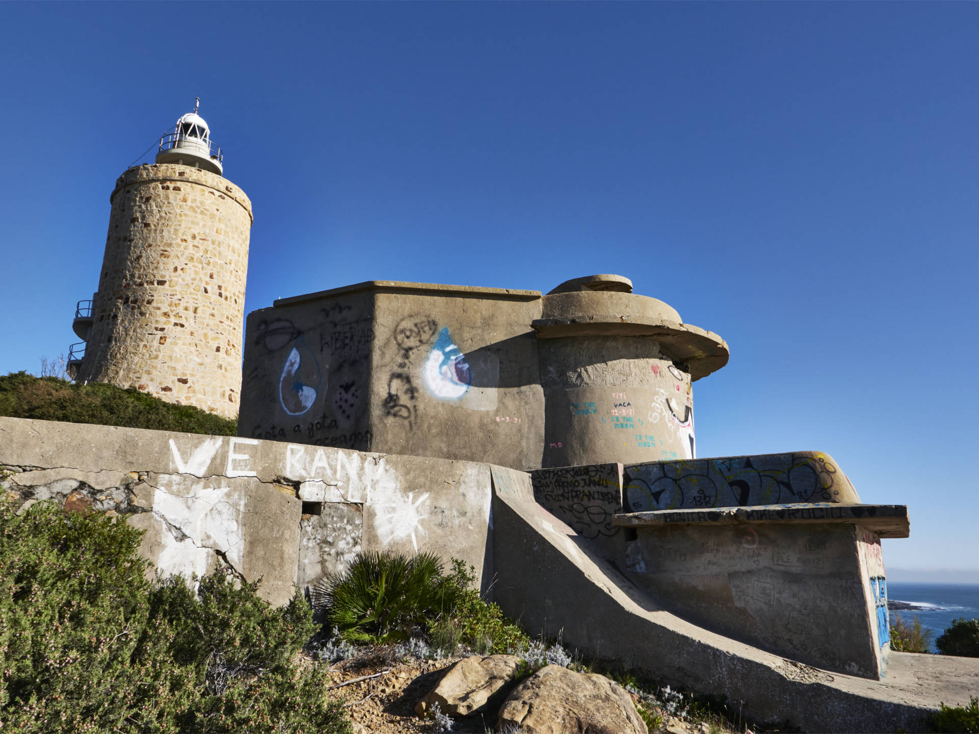 Bunker am Torre del Cabo Gracia o Faro de Camarinal Tarifa.