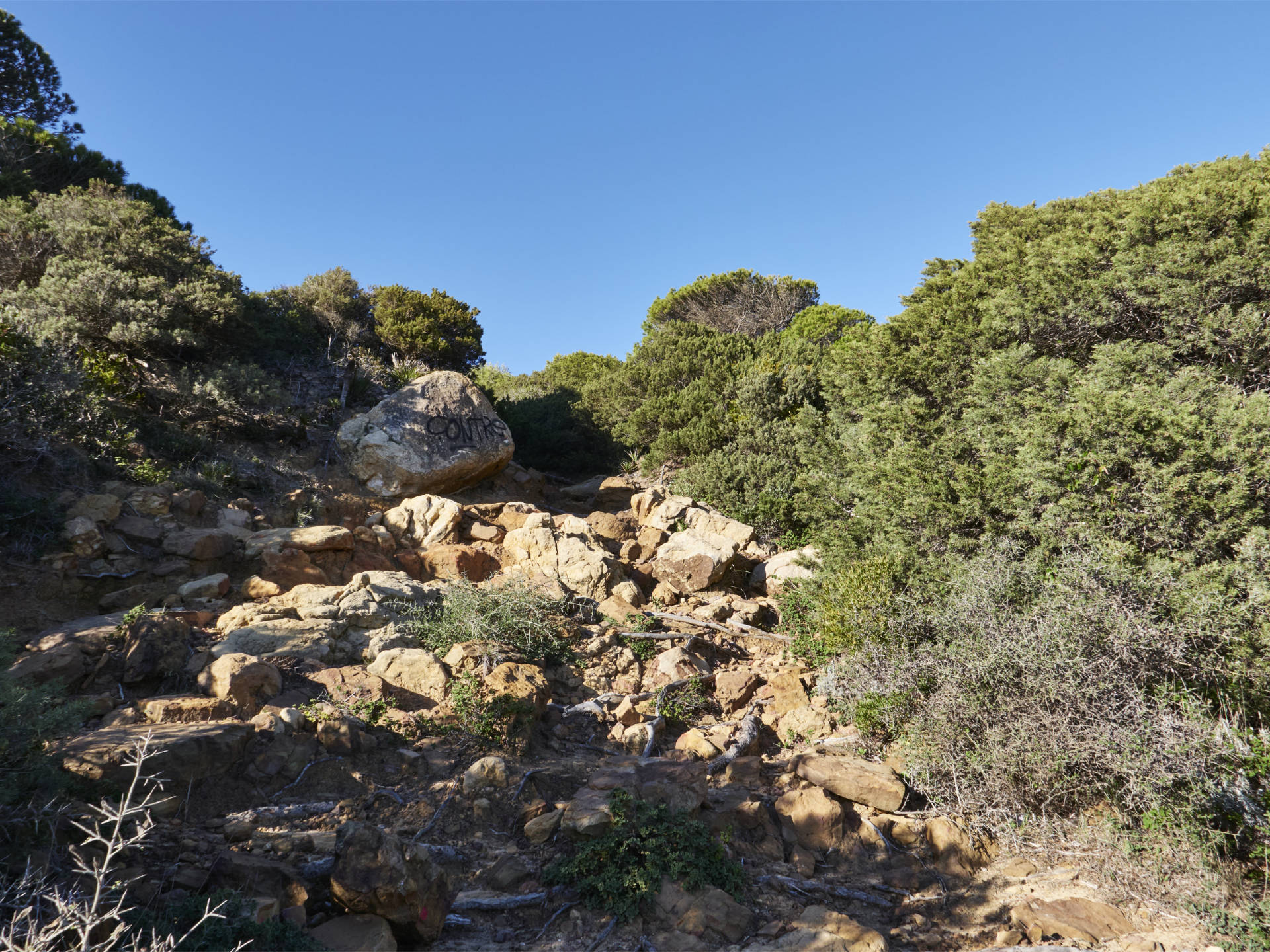 Pfad zum Playa del Cañuelo am Leuchtturm des Punta de Gracia.