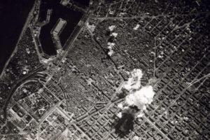Angriff der Aviazione Legionaria auf Barcelona am 17. März 1938.