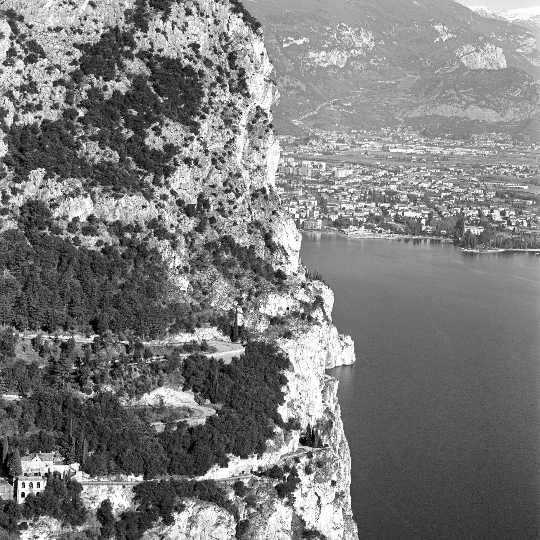 Die alte „Ponale“ am Gardasee – Baukunst in den Felsflanken des Lago. Einmalig schön.
