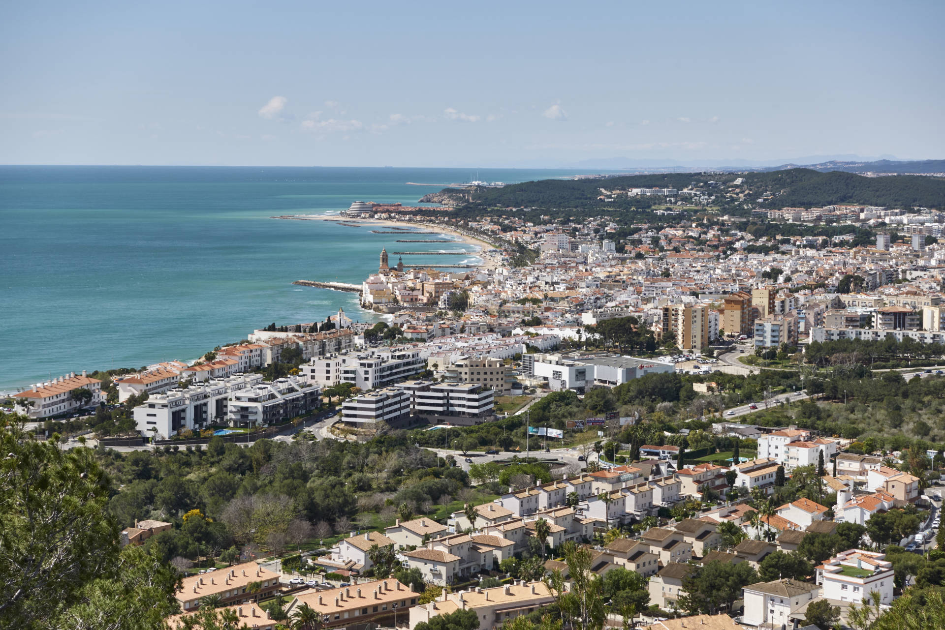 Blick auf Sitges vom Mirador Llevantina.