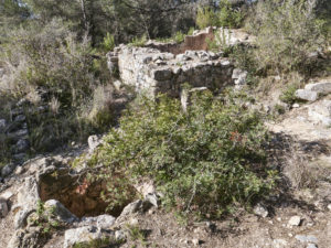 Castell de Miralpeix in der La Serra dels Paranys