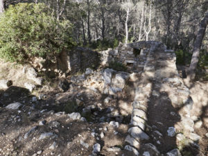 Castell de Miralpeix in der La Serra dels Paranys
