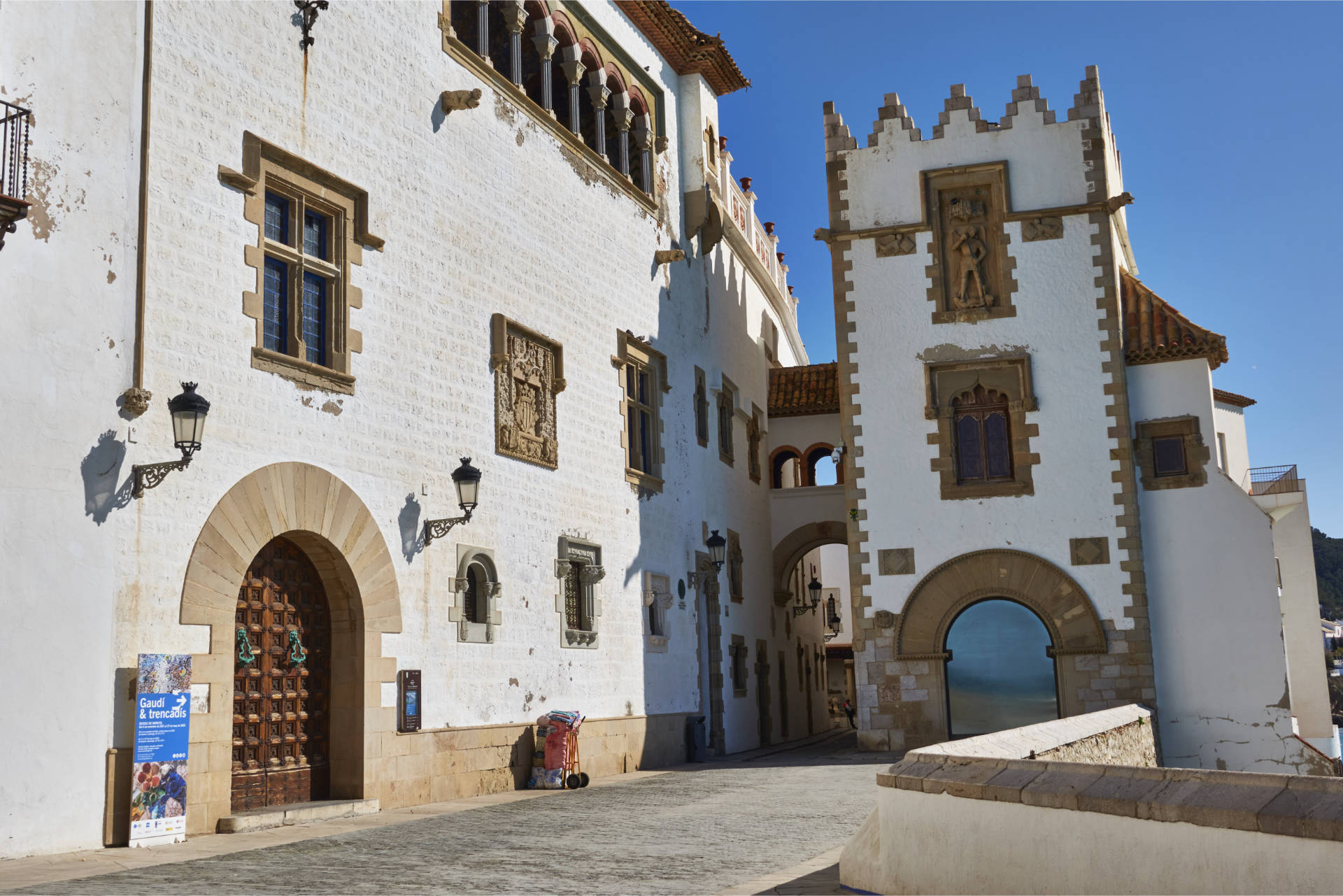 Von Sant Bartomeu i Santa Tecla durch die carrer de Fonollar zum Platja de Sant Sebastià.