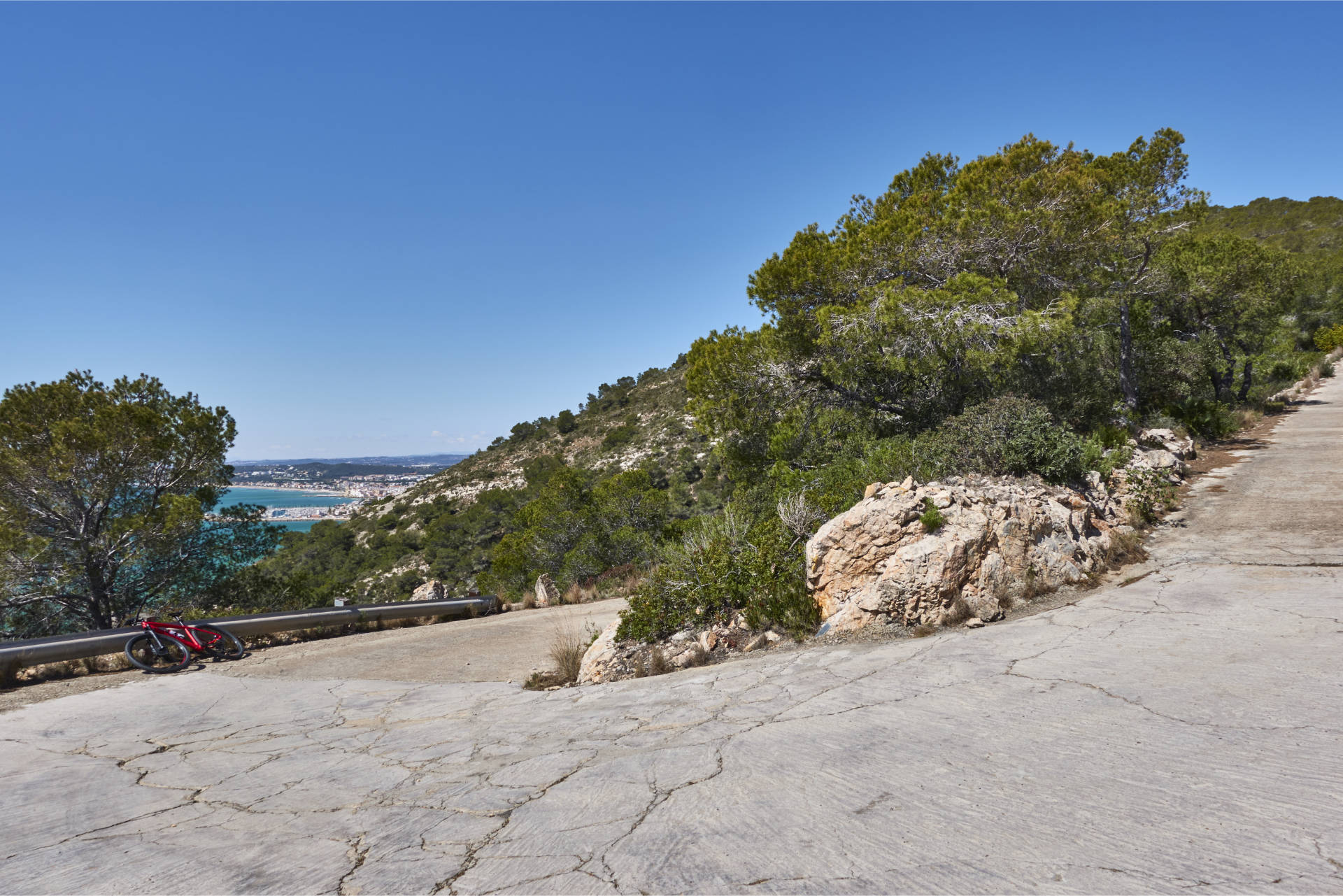 Auffahrt zur Ermita de Trinitat de Sitges.