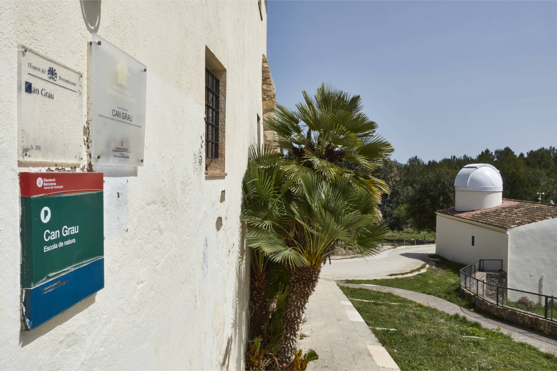 Can Grau, Escola de Natura und das Observatorio Astronómico del Garraf.