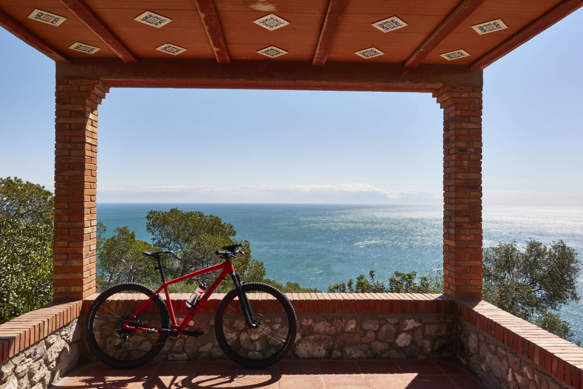 Aussichtsterrasse an der Ermita de Trinitat de Sitges.