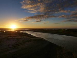 Conil de la Frontera – Sonnenuntergang am Playa de los Bateles am Río Salado.