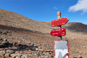 Es wird auf den Wanderweg hinauf zum Degollada de la Sargenta gestossen.